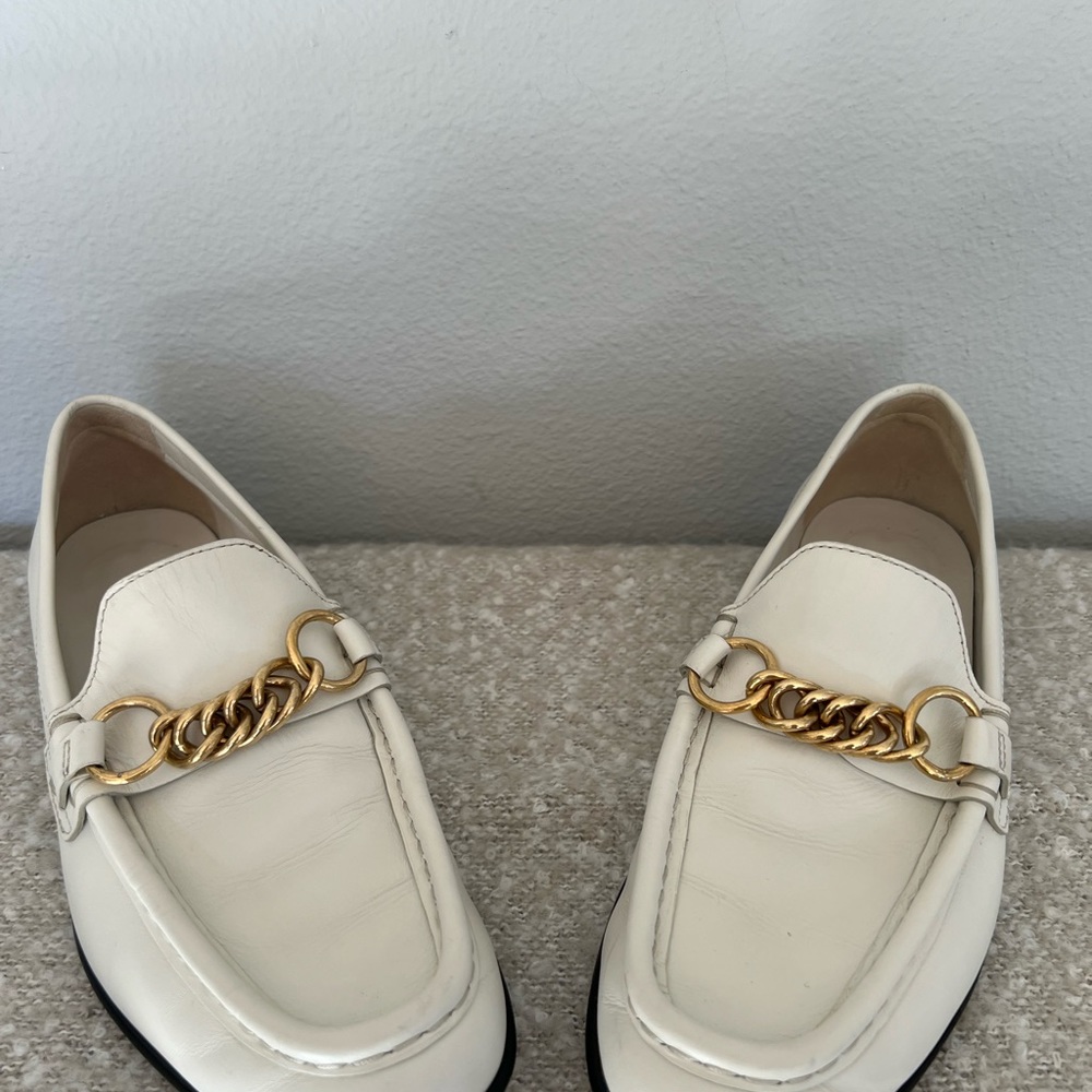 Burberry White Leather Chain Loafers - Picture 2 of 7